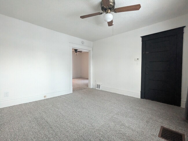 Photo - 142 Annapolis St E