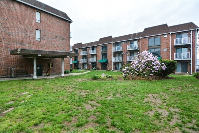 Building Photo - 1186 Worcester Rd Unit 610