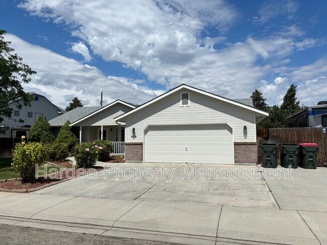 Building Photo - 668 W Applegate St Rental