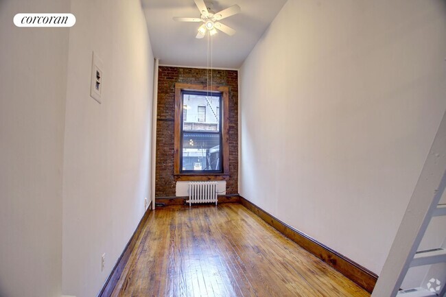 Building Photo - 304 W 30th St Rental