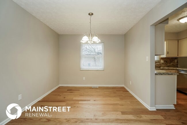 Photo - 2695 Kenview Rd S