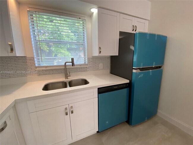 601 SE 5th Ct Unit 208