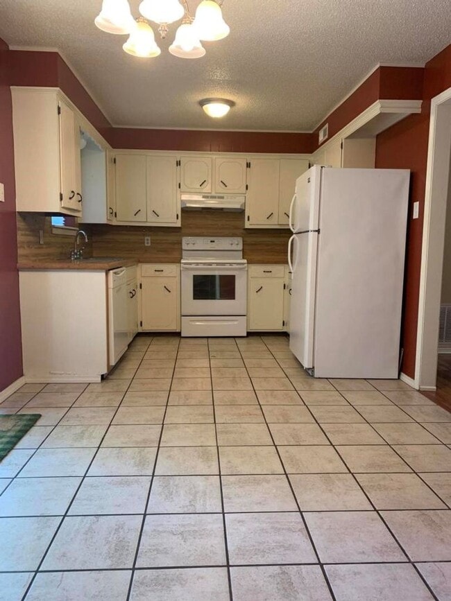 1101 S Muskogee Ave