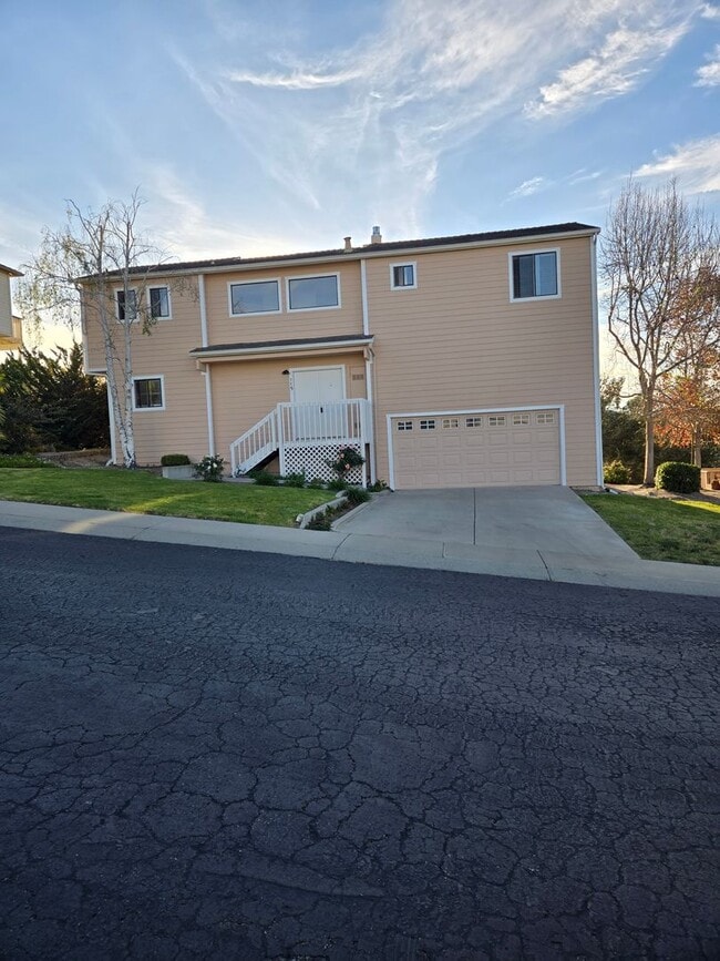 Building Photo - Pismo Beach home in great neighborhood
