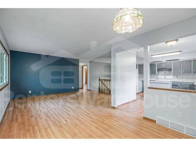 Photo - 1360 Adams St S