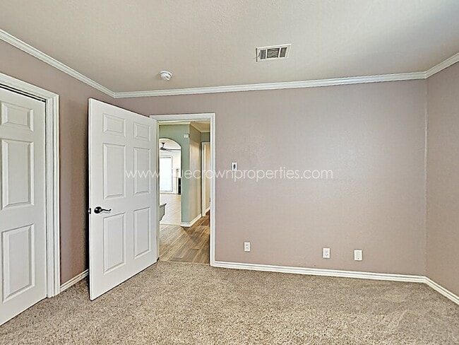 Photo - 2137 Barberry Dr