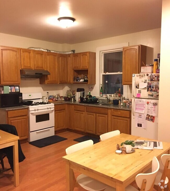 Building Photo - 42 Sewall St Unit uni2 2.5-bed 1 bath Rental