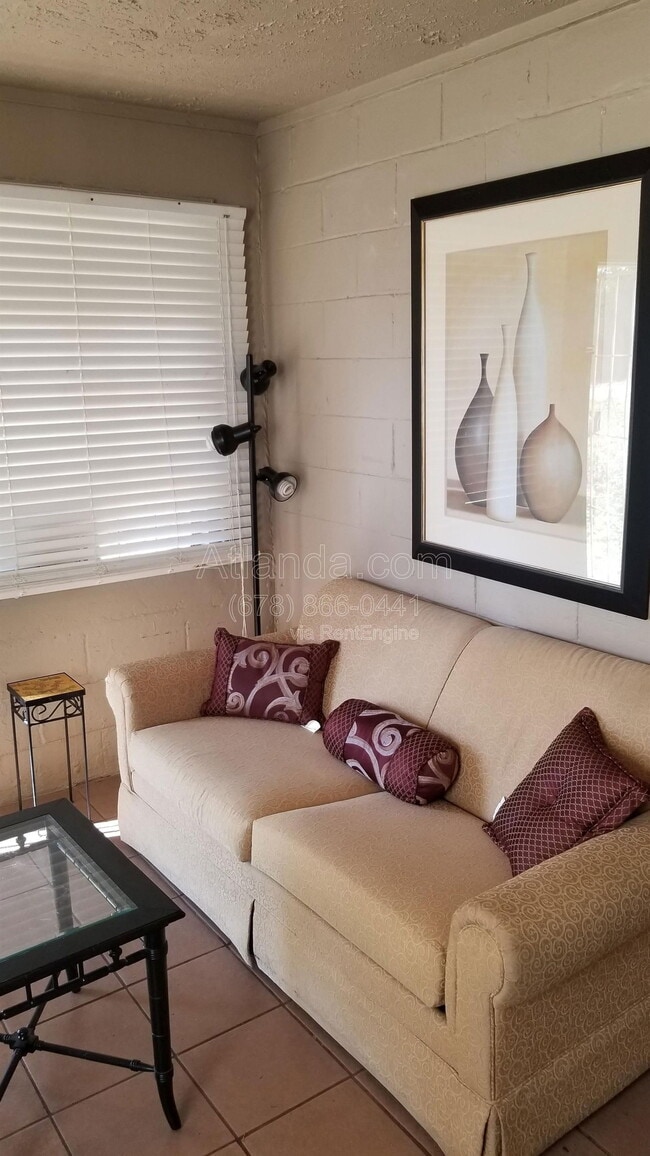 Photo - 1178 Garibaldi St SW