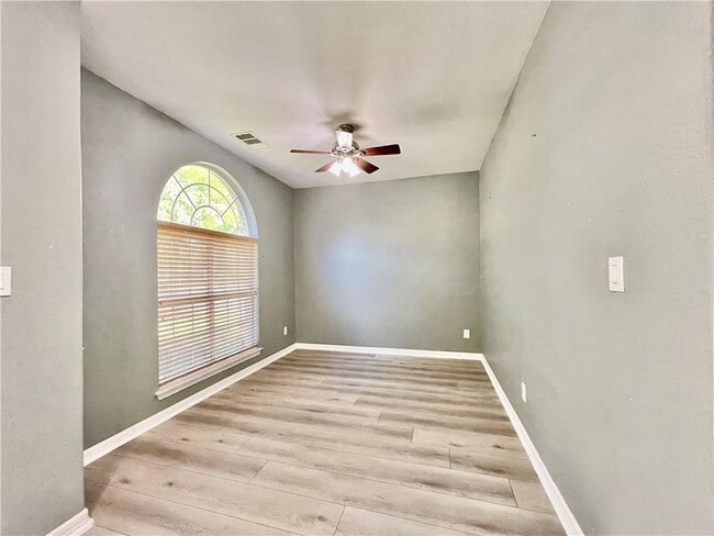 Photo - 806 Bent Wood Pl