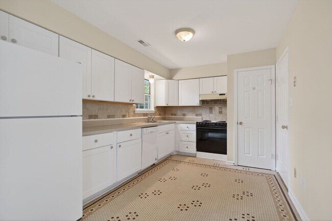 Photo - 227 Ashridge Ln