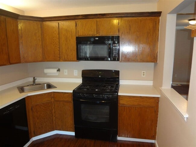 Photo - 20 Iroquois Dr