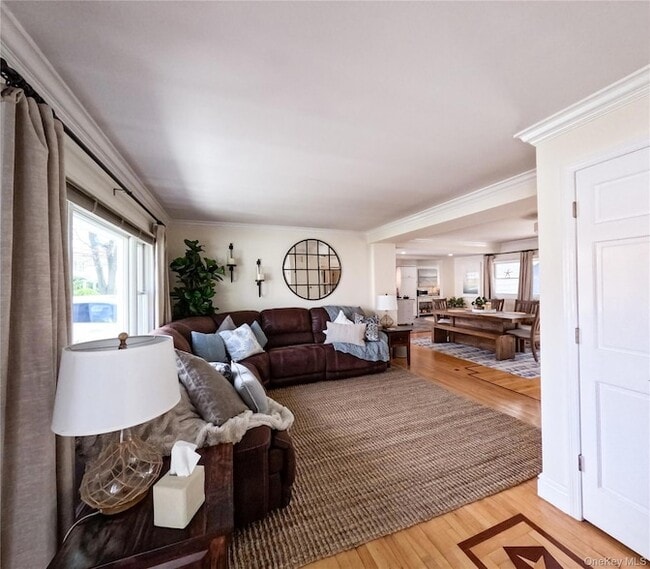 Photo - 4 Shorewood Dr