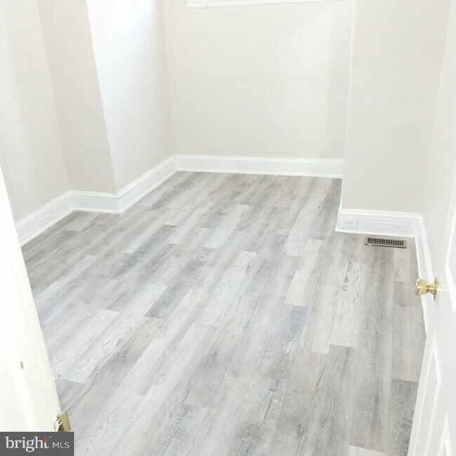Photo - 2846 W Wishart St