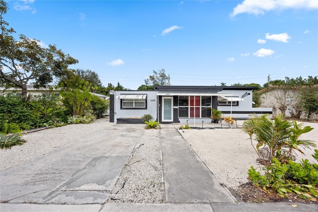 Photo - 1525 NE 160th St