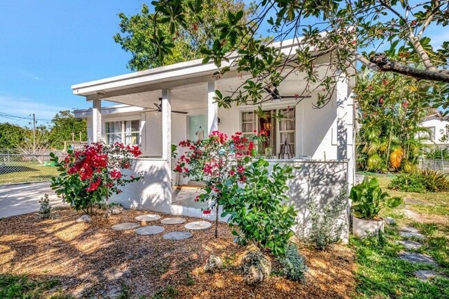 Photo - 237 SW 3rd Ave