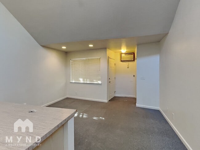 Photo - 950 Berrum Ln Unit 6