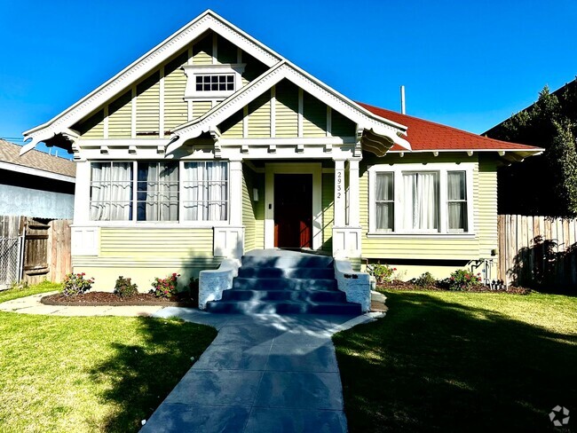 Building Photo - Fantastic Spacious Craftsman 2 bed - 2 bat... Rental