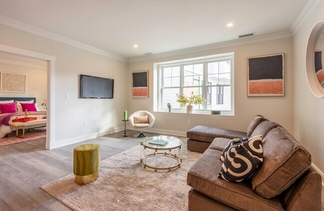 Photo - 61 County St Unidad 111