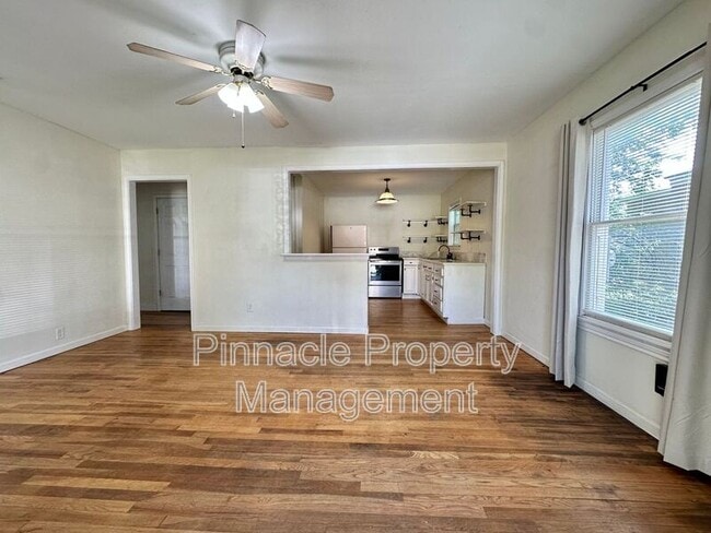 Photo - 421 S Van Buren St