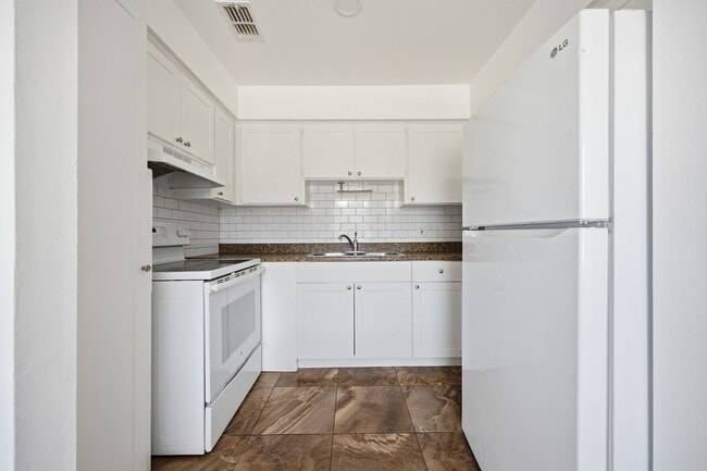 5608 S Manhattan Ave Unit A