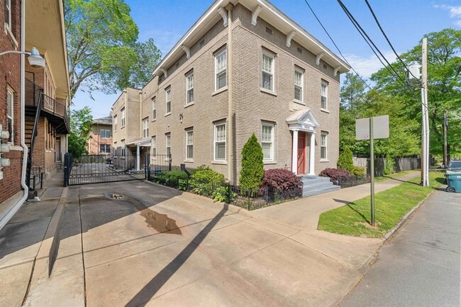 Photo - 504 E 6th St