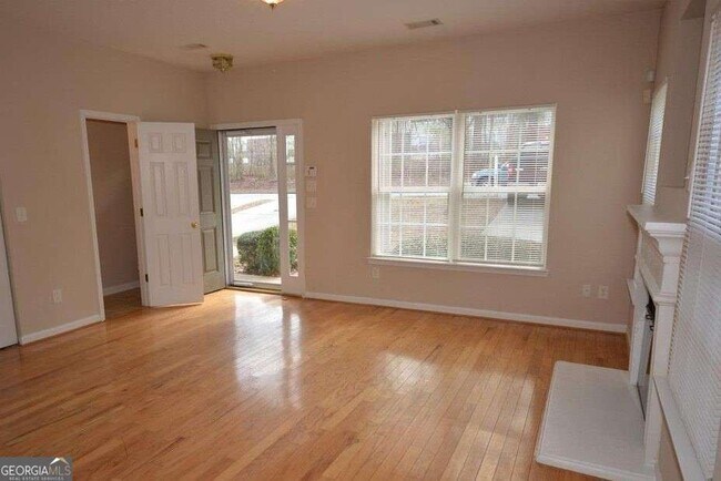 Photo - 142 Brookview Dr