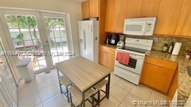 Photo - 5722 NW 101st Ct Condominio Unidad 1