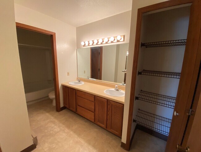 Bathroom - 3 bedroom - Page Meadows Apartment