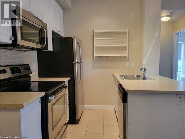 Photo - 90 Charlton Ave W Unit 208