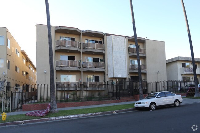 Building Photo - 3139 - 957 Menlo Ave.