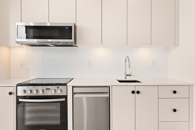 Photo - 45511-45511 Campus Dr