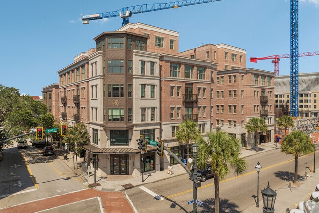 Building Photo - Hoffler Place