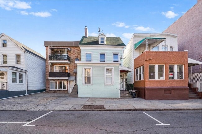 Building Photo - 6118 Palisade Ave Unit 2