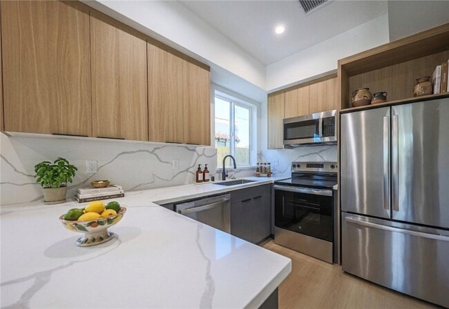 Photo - 2012 S Dunsmuir Ave