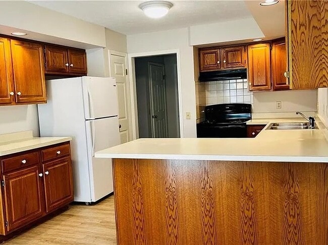 Photo - 441 Ayrault Rd