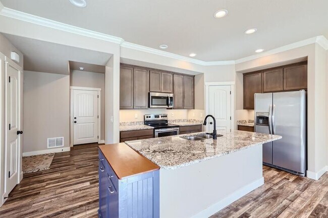 Photo - 859 Redemption Point