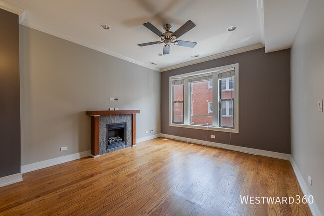 Photo - 2432 N Geneva Terrace Unidad #2