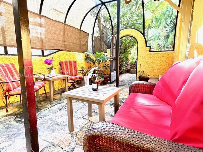 Photo - 168 NE 44th St