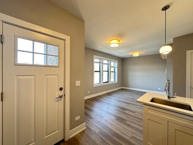 Photo - 3946.5 N Janssen Ave Unit W4