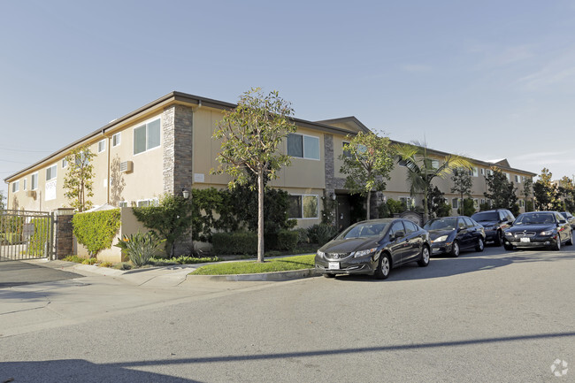 Country Club West Apartments - Country Club West Apartments