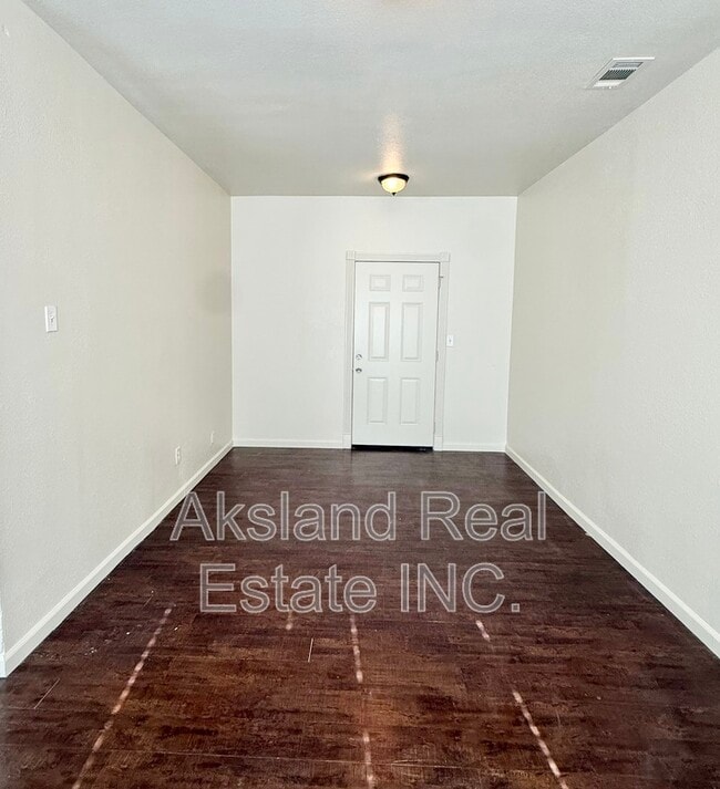 139 W Yosemite Ave