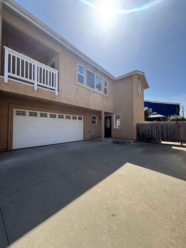 Building Photo - P32000 Unit B