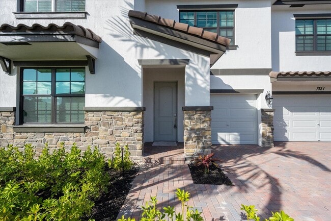 Photo - 1321 Whitcombe Dr