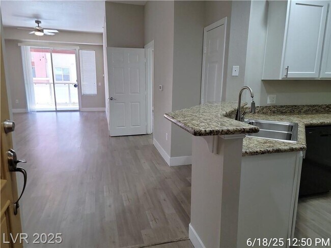 Photo - FABULOUS 2 BED, 2 BATH PARK AVENUE CONDO Unidad 209