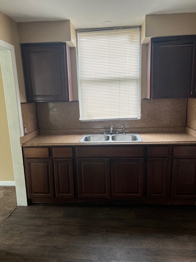 Photo - 11801 Riad St