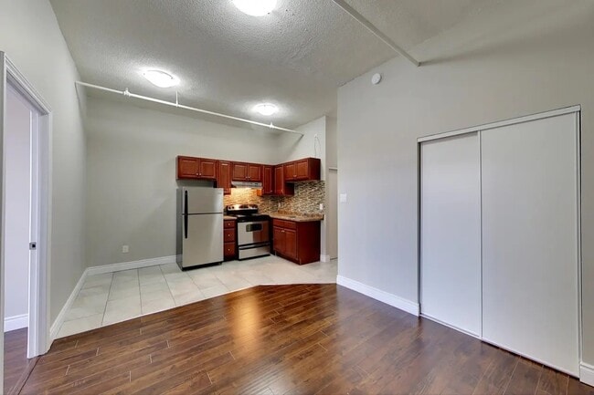 Photo - 90 Colborne St