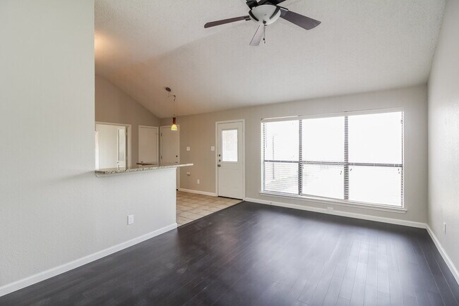 Photo - 936 Manor Dr