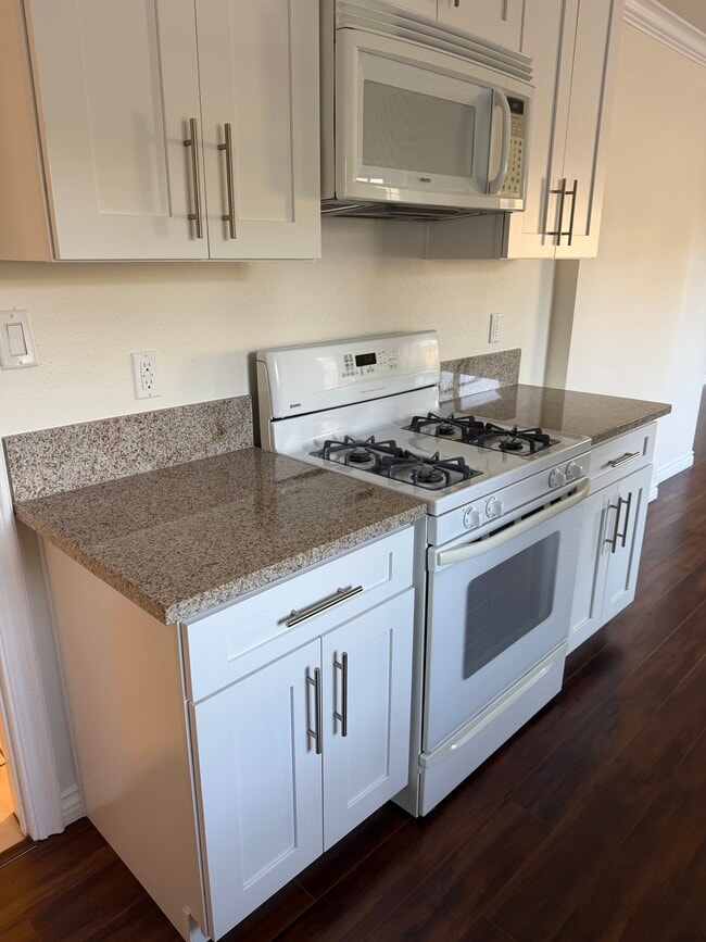 Photo - 641 Corwin Ave