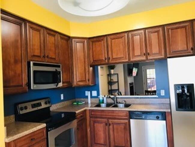 Photo - 409 Wrought Iron Bend