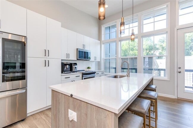 Photo - 912 Brees Ct